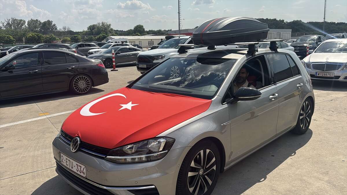 Türk bayraklarıyla yurda dönüş başladı! 365 günlük Konya hasreti sona erdi 2